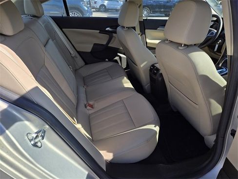 Used 2011 Buick Regal CXL image 15