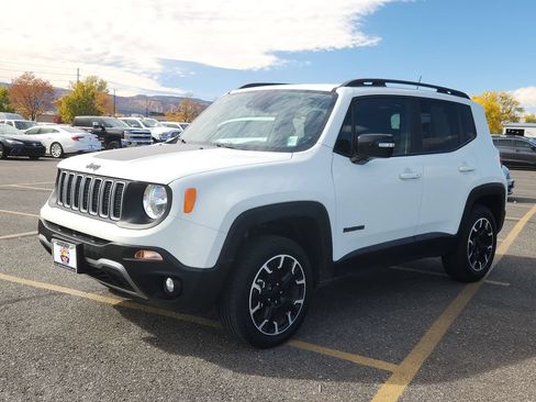 Used 2023 Jeep Renegade Latitude AWD/4WD image 8