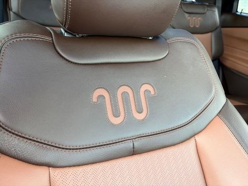 Used 2023 Ford Explorer King Ranch w/ Technology Package image 17