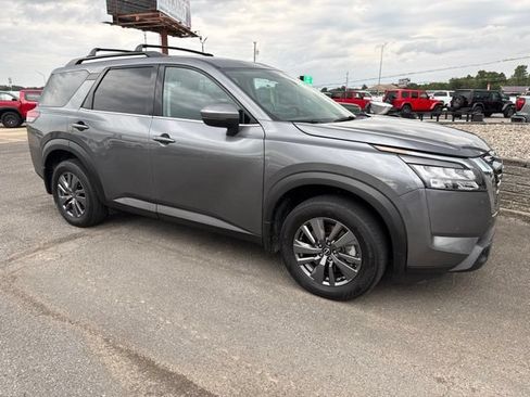 Used 2025 Nissan Pathfinder SV w/ SV Premium Package AWD/4WD image 6