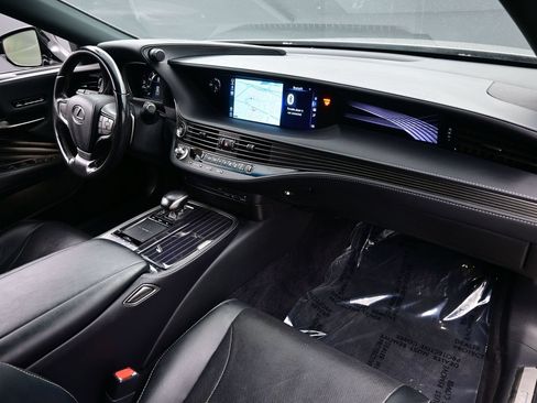 Used 2019 Lexus LS 500 AWD w/ Accessory Package (Z2) image 15