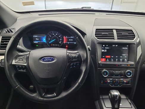 Used 2018 Ford Explorer XLT w/ Equipment Group 202A AWD/4WD image 22