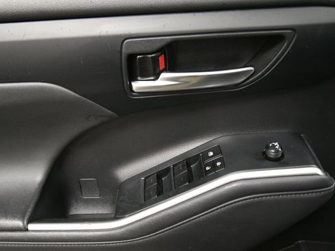 Used 2023 Toyota Highlander XSE image 12