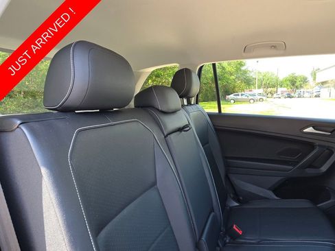 Used 2021 Volkswagen Tiguan SE FWD image 18
