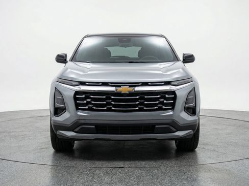 Used 2025 Chevrolet Equinox LT FWD image 2