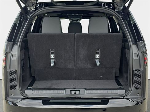 New 2026 Land Rover Discovery Limited Edition image 15