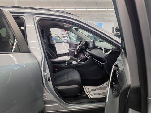 Used 2021 Toyota RAV4 LE FWD image 34