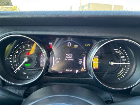 Used 2023 Jeep Wrangler Unlimited Sahara w/ Cold Weather Group image 16