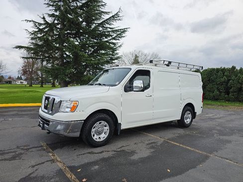 Used 2019 Nissan NV 3500 SL w/ Navigation Package image 4