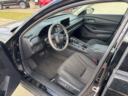 Used 2023 Honda Accord EX image 17