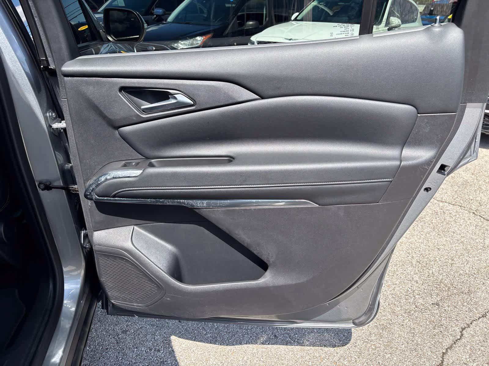 Used 2025 Chevrolet Traverse LT w/ Driver Confidence Package FWD image 14