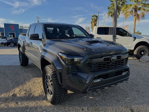 Used 2025 Toyota Tacoma TRD Sport image 1