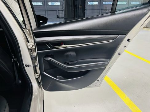 Used 2022 MAZDA MAZDA3 s image 30