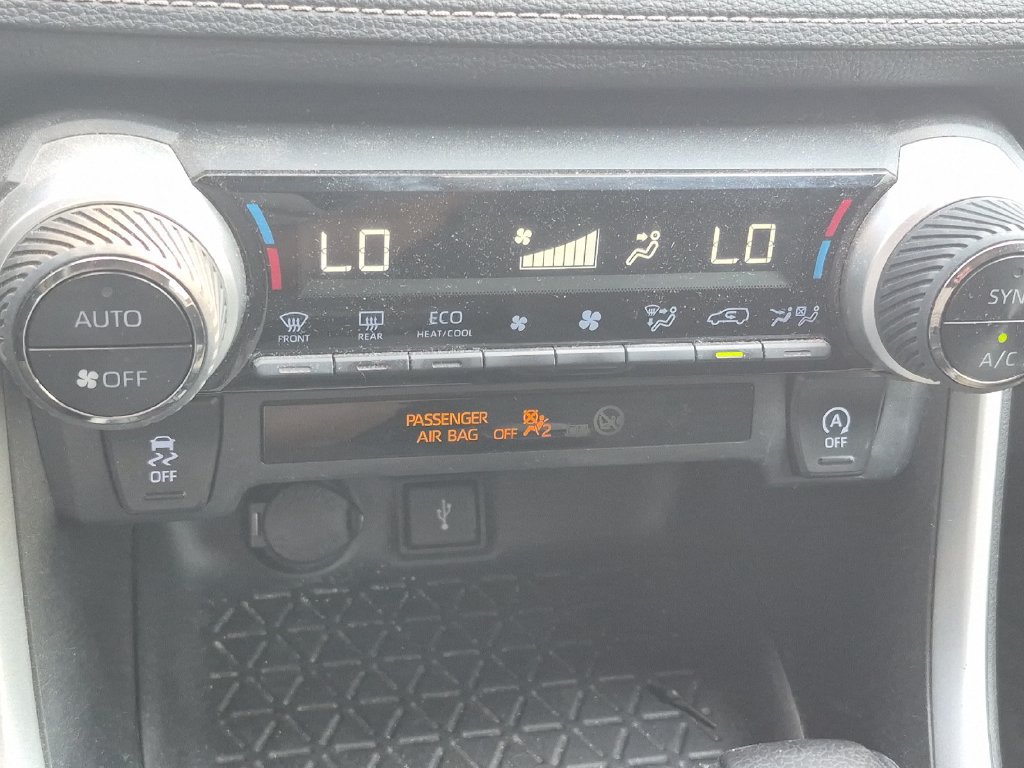 Used 2020 Toyota RAV4 XLE AWD/4WD image 20