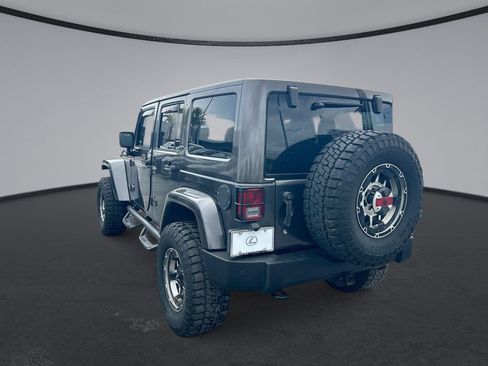 Used 2017 Jeep Wrangler Unlimited Rubicon w/ Cold Weather Group AWD/4WD image 10
