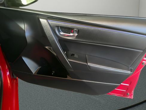 Used 2017 Toyota Corolla SE image 30