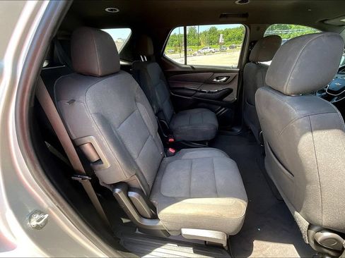 Used 2022 Chevrolet Traverse LT FWD image 24