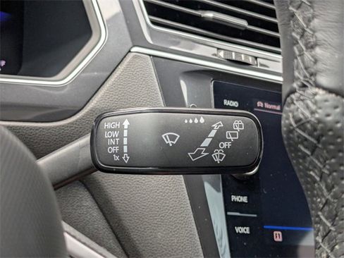 Certified 2024 Volkswagen Tiguan SE R-Line image 33