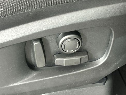 New 2025 Land Rover Defender 110 S image 34