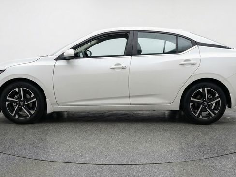 Used 2025 Nissan Sentra SV image 5