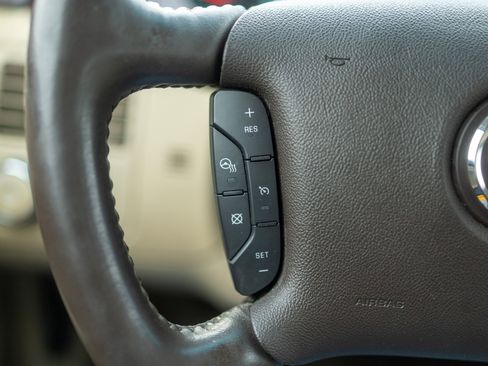 Used 2011 Buick Lucerne CXL image 18