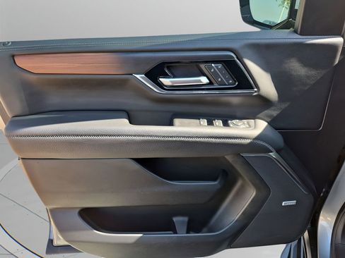 Used 2025 GMC Yukon XL Denali image 26