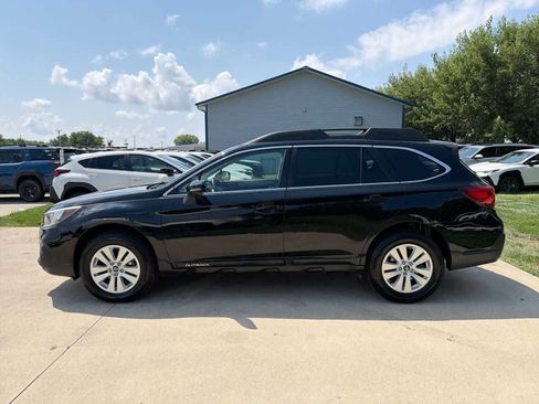 Used 2018 Subaru Outback 2.5i Premium AWD/4WD image 3