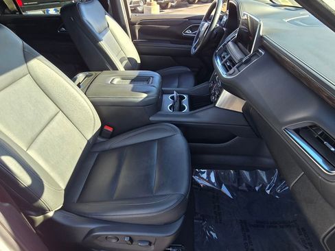 Used 2024 Chevrolet Suburban LT image 16