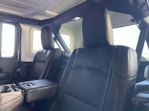 New 2026 Jeep Wrangler Unlimited Sahara AWD/4WD image 20