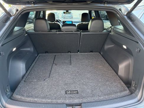 Used 2024 Volkswagen Atlas Cross Sport SE image 7