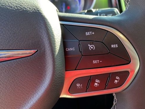 Used 2026 Chrysler Pacifica Select image 19