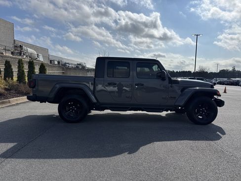 Used 2021 Jeep Gladiator Sport image 11