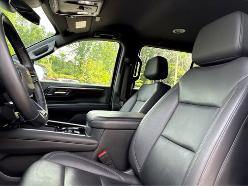 Certified 2025 Chevrolet Suburban LT AWD/4WD image 14