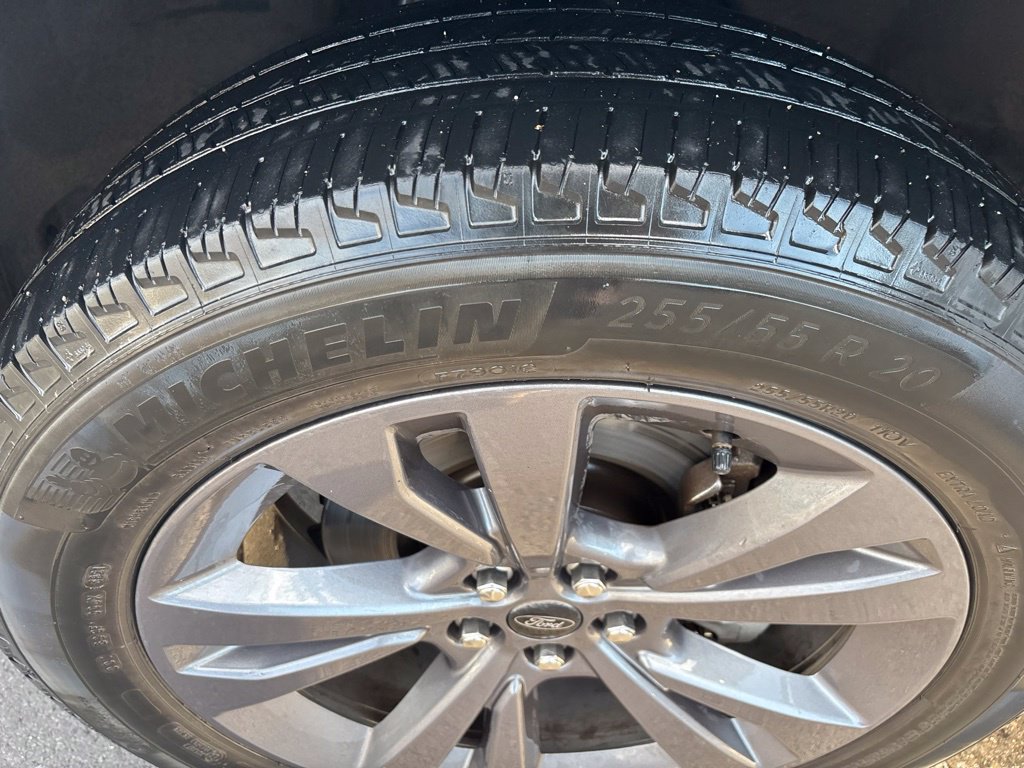 Used 2021 Ford Explorer XLT w/ Equipment Group 202A AWD/4WD image 11
