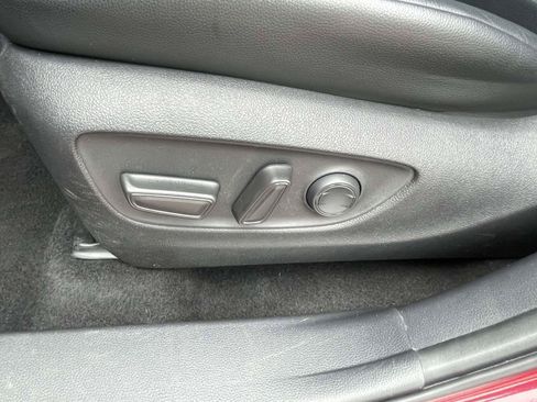 Used 2023 Toyota Highlander XLE FWD image 13