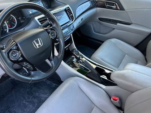 Used 2017 Honda Accord EX-L image 10