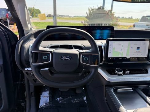 Used 2026 Ford Expedition Platinum w/ Driver's Package AWD/4WD image 13