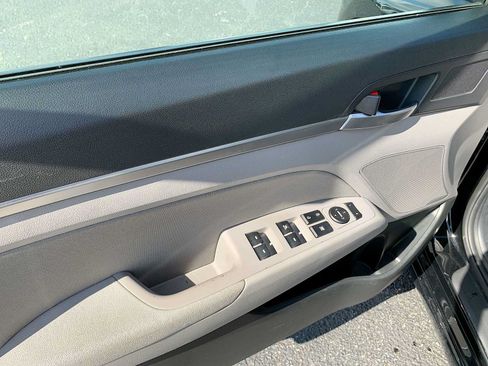 Used 2020 Hyundai Elantra Value Edition w/ Cargo Package (C1) FWD image 21