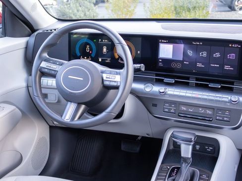 Certified 2025 Hyundai Kona SEL image 11