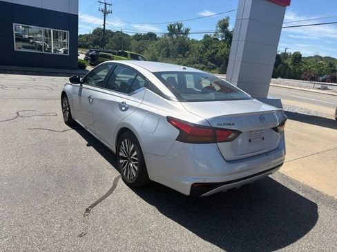 Used 2024 Nissan Altima 2.5 SV FWD image 7