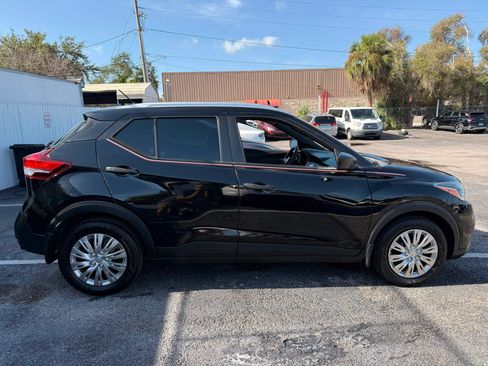 Used 2019 Nissan Kicks S FWD image 4