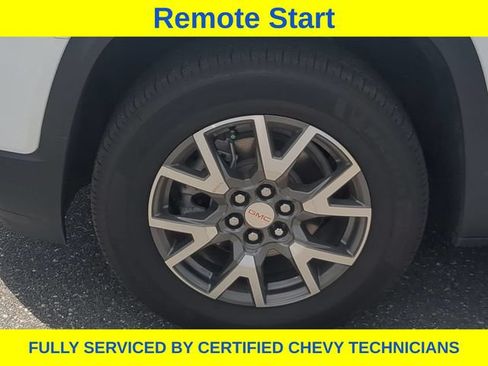 Used 2023 GMC Acadia SLE w/ Driver Convenience Package FWD image 17