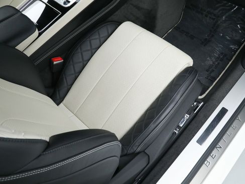 Used 2021 Bentley Continental GT V8 image 17