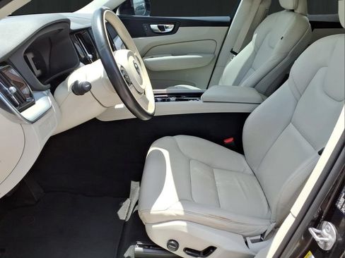 Used 2023 Volvo XC60 B5 Core FWD image 14