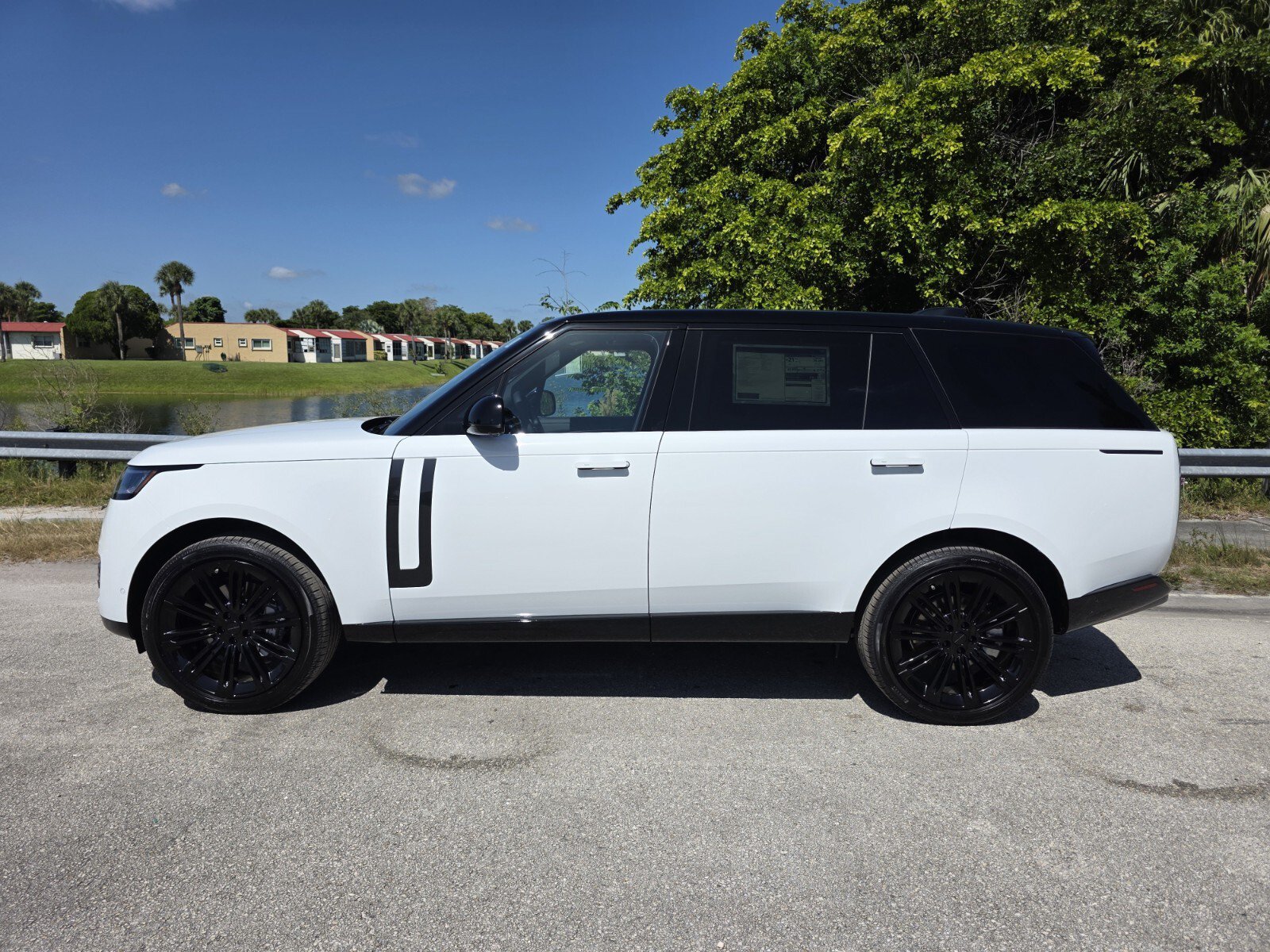 New 2026 Land Rover Range Rover Long Wheelbase SE AWD/4WD image 7