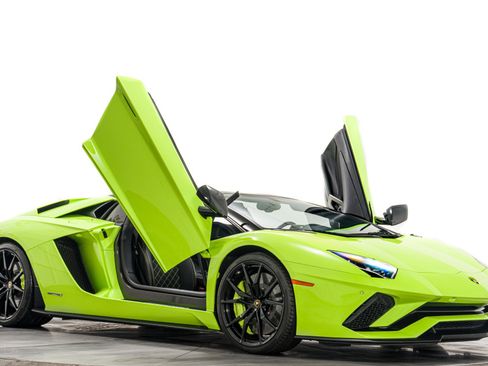 Used 2019 Lamborghini Aventador S image 32