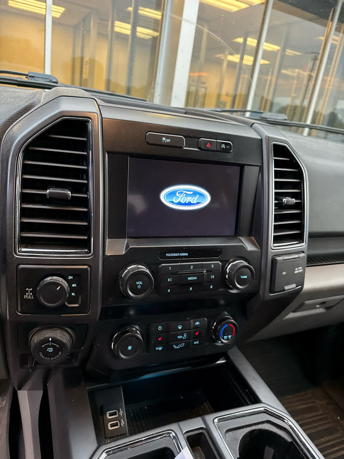 Used 2019 Ford F150 XLT w/ Equipment Group 302A Luxury AWD/4WD image 11