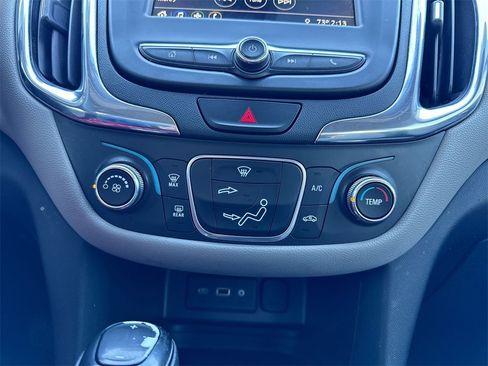 Used 2019 Chevrolet Equinox LS image 18