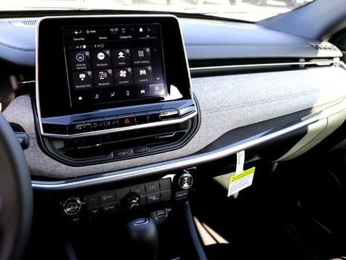 New 2026 Jeep Compass Latitude image 13