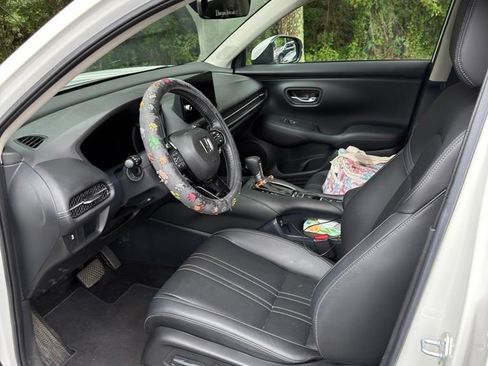 Used 2023 Honda HR-V EX-L image 5